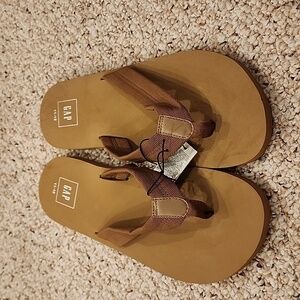 NWT! Gap Size 11-12 Brown Tan Flip Flops